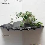 фото Угловая полка на стену в черном лаке 50*50