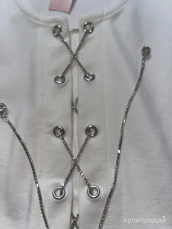 Фото Футболка новая со стразами брендовая