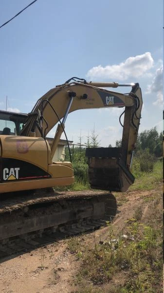 Фото Аренда гусеничного экскаватора Caterpillar 320DL