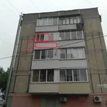 Реклама на оконной раме балкона - 2,5 * 1 м