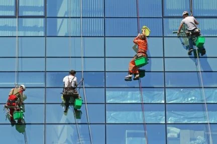 Фото Мойка фасадов, вывесок, рекламных конструкций