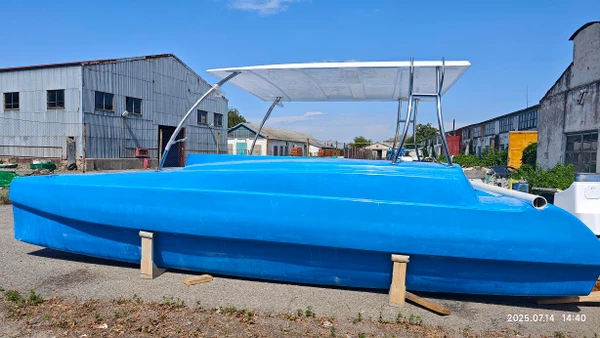 Фото Кайман-800 катамаран пластиковый, прогулочный.