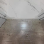 Фото №7 Плинтус, стыки, накладки, упоры для дверей.