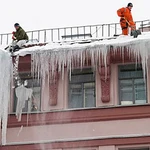 Фото №4 Уборка снега с крыш и территории