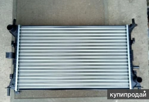 Фото Радиатор охлаждения 1061180 двс Форд Фокус 1