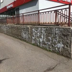 Пескоструйная очистка стен (искусственный камень) от графити