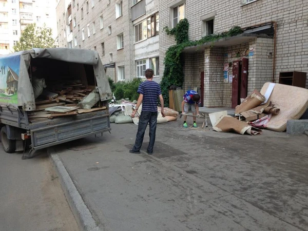 Фото Вывоз старого хлама газелью недорого