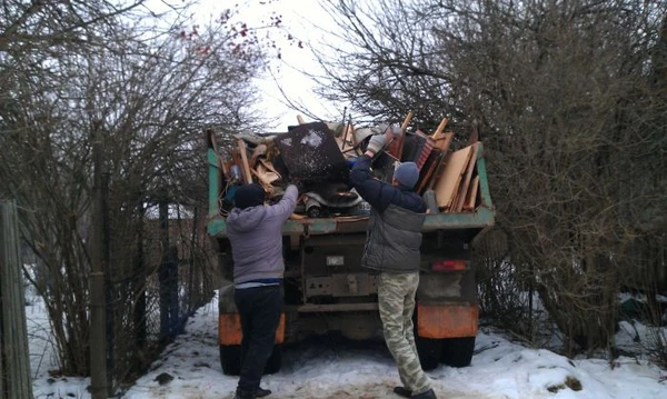 Фото Вывоз мусора после пожара