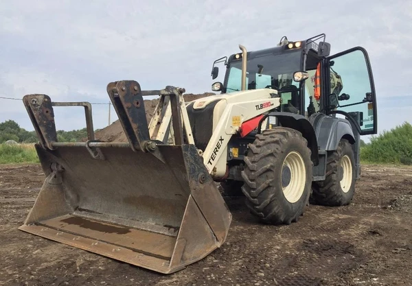 Фото Аренда экскаватора-погрузчика Terex TLB 990