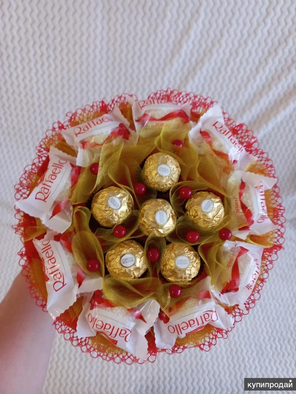 Фото Сладкий букет с конфетами Ферерро Роше и Рафаэлло