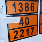 Фото №2 Табличка опасный груз 40-2217 ЖМЫХ не более 1.5%