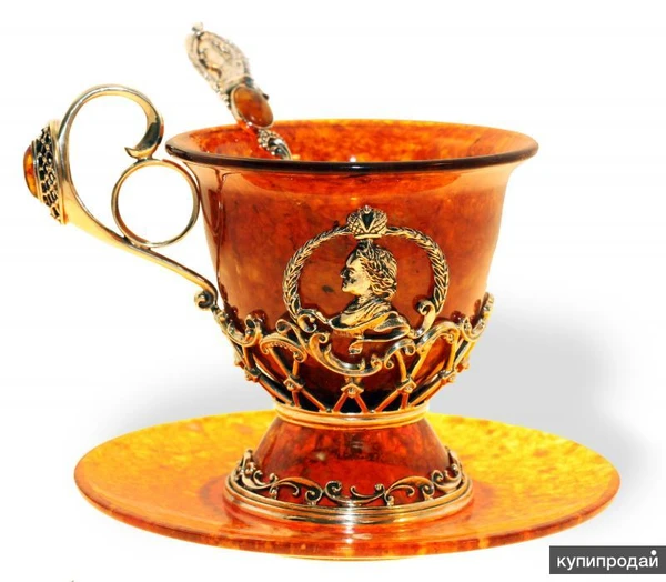 Фото Чайная чашка из янтаря "ПетрI"