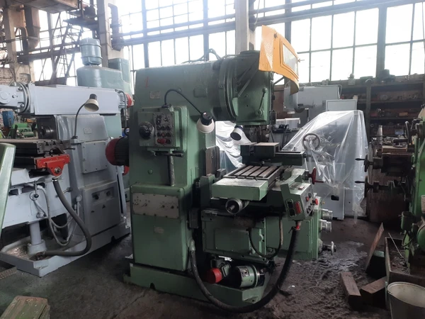 Фото Вертикально-фрезерный станок 6Т12-1