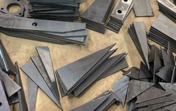 Фото Металлические пластины, косынки, пятки, закладные, фланцы