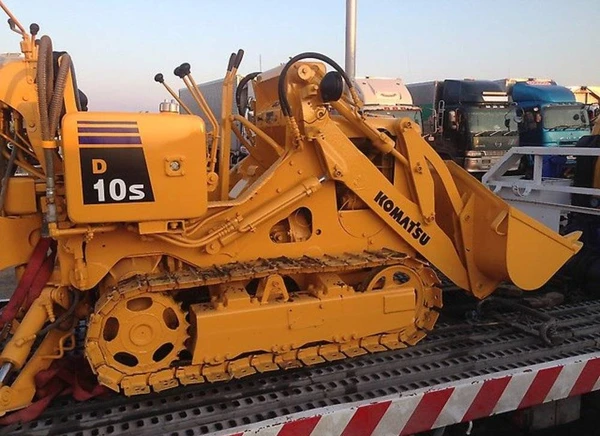 Фото Komatsu D10 S бульдозер в наличии