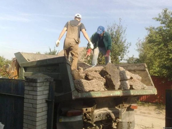 Фото Вывоз строительного мусора с грузчиками
