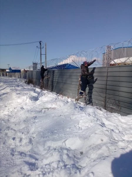 Фото Монтаж Егозы колючей проволоки