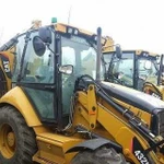 Аренда экскаватора-погрузчика JCB + щебень с доста