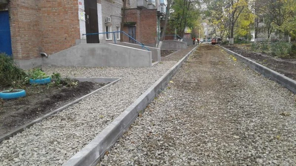 Фото Укладка бордюров и брусчатки