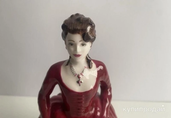 Фото Фарфоровая статуэтка La Divina