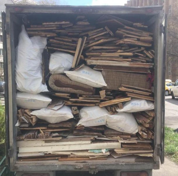 Фото  Вывоз  мусора.