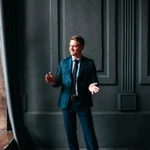 Фото №2 Ведущий, тамада, диджей, живой вокал