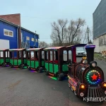 фото Весёлый детский паровозик на электрической тяге