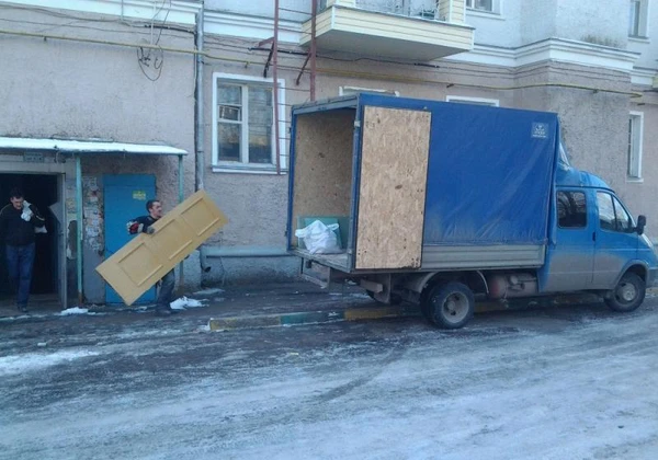 Фото Вывоз старой мебели из квартиры под ключ 