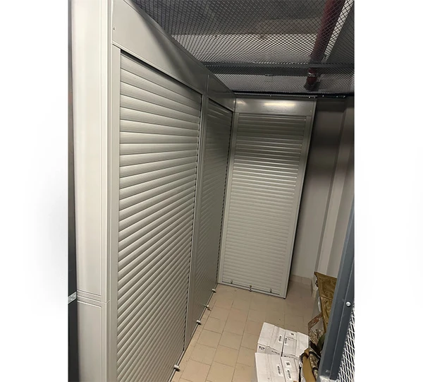 Фото Шкаф металлический с рольставнями 9