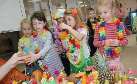 Фото Детский день рождения в стиле "Гавайской вечеринки"