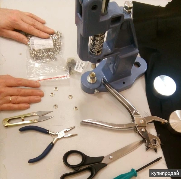 Фото Установка швейной фурнитуры / кнопки, люверсы, хольнитены