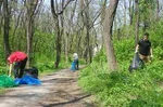 фото Уборка территории в ручную лопаты грабли.