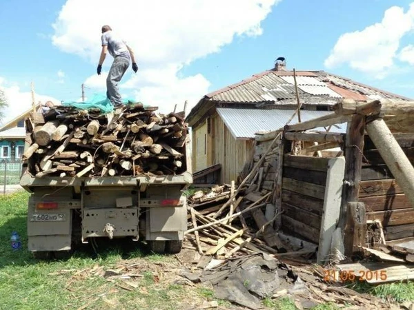 Фото Демонтаж сараев и пристроек и вывоз мусора 