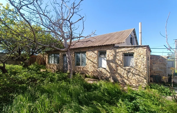 Фото Трехкомнатный домик в курортном пригороде Евпатории