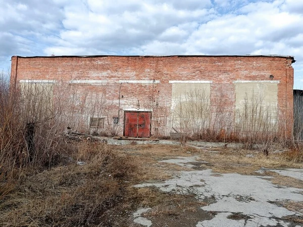 Фото Продам кирпичный склад с пристроем 1367кв.м в г.Невьянск