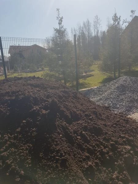 Фото Плодородная земля в мешках и навалом