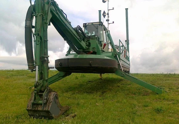 Фото Земснаряд Амфибия Аквамастер 900