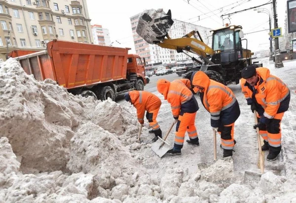 Фото Уборка снега в Самаре