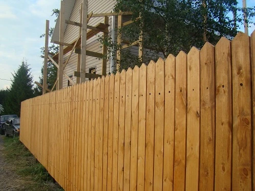 Фото Заборы из сетки Рабица, штакетника.