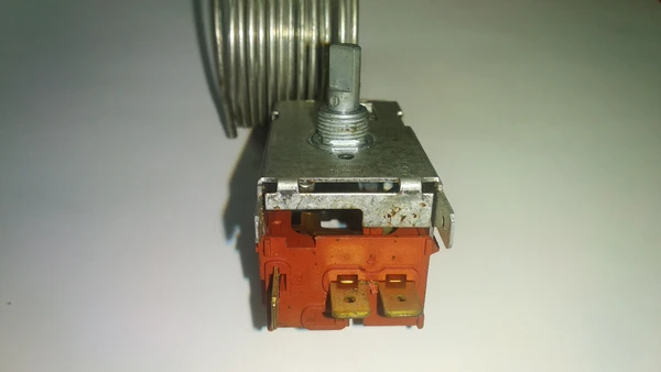 Фото Термостат EN60730-2-1 6A 250V thermostat danfoss 077B7006