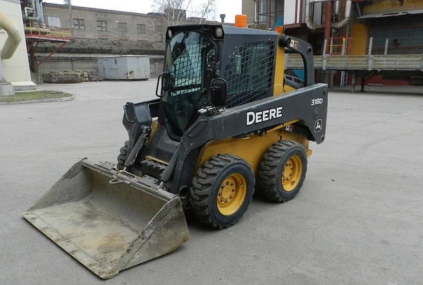 Фото Аренда минипогрузчика Deere 318D