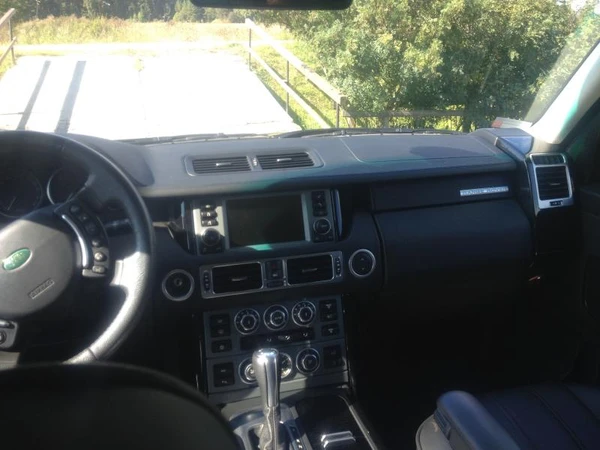 Фото  Внедорожник Range Rover с водителем