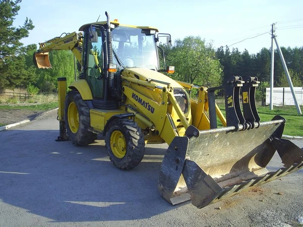 Фото Аренда экскаватора-погрузчика Komatsu WB93-R5