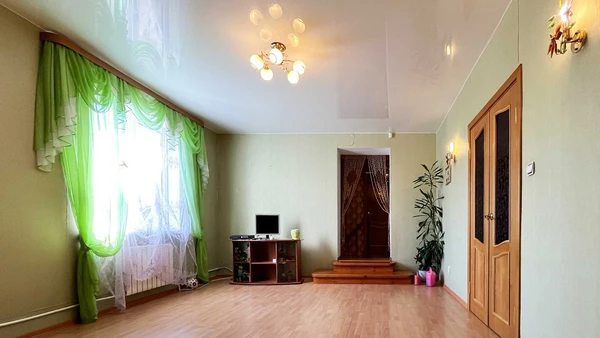 Фото Жилой дом 352 м² с зимним садом, баней и гаражом на 13 сотках в Шлиссельбурге