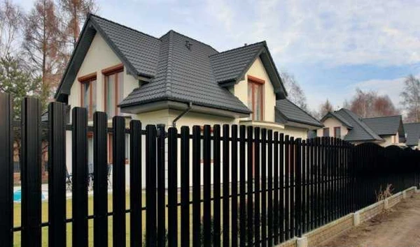 Фото Заборы профлист кованные рабица деревянные