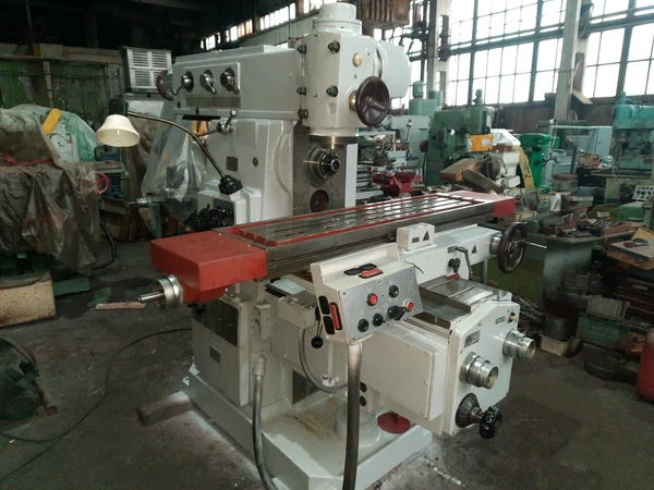 Фото Широко-универсальный фрезерный станок 6Т82Ш-1