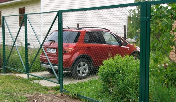 Фото Установка заборов из сетки рабицы