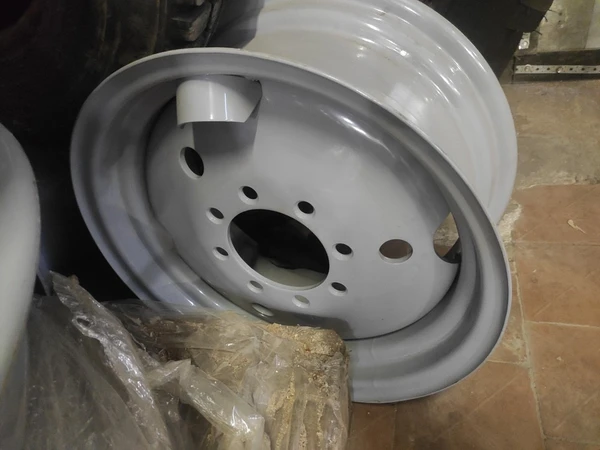 Диск МТЗ передний 5 и 8 шпилек W9х20 шину размером 11.2-20