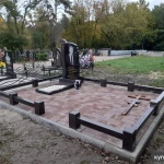 Фото №9 Памятники и надгробия. Установка. Укладка плитки.