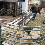 фото Переносные металлические дорожные ограждения, фан-барьеры